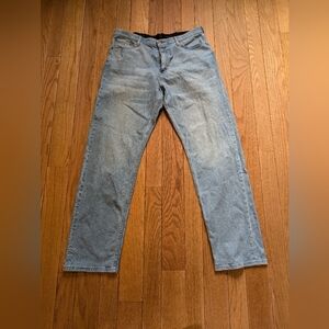 Men's Wrangler Medium Wash Straight Leg Denim Jeans Size 38x36